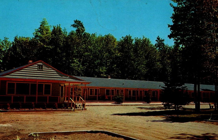 Deer Forest Motel (Sleepy Hollow Motel) - Old Postcard View (newer photo)